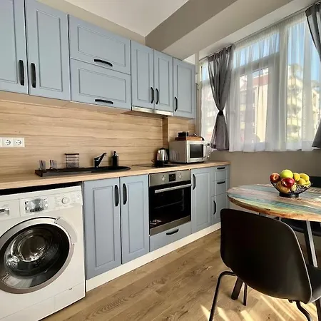 Sea Garden Apartment *